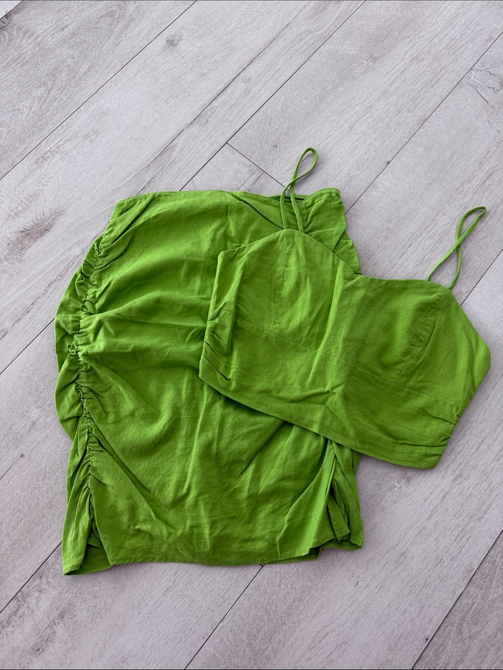 Green 2 piece outfit 💚 - Picture 2 of 3